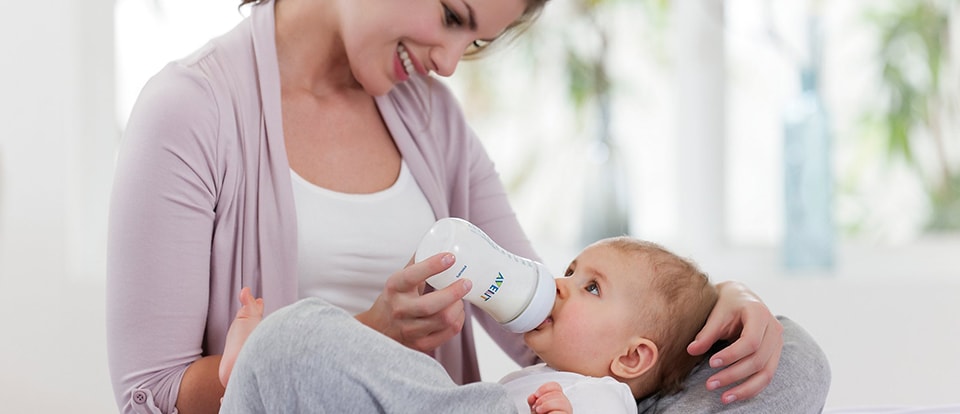 Philips AVENT - Preparing a bottle feed for your baby