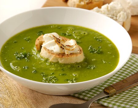 حساء البازلاء الخضراء مع كروستيني جبنة الماعز | Philips